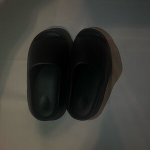 Black Casual Mules with Rounded Toe